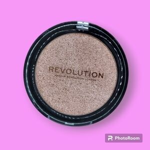 Makeup Revolution Bloom Highlighter